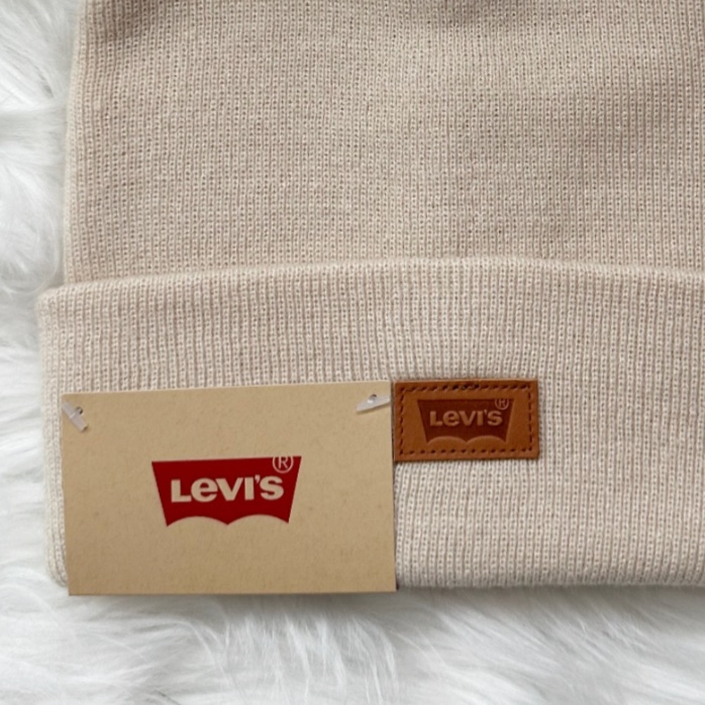 SOLD - Unisex Levi’s Leather Logo Patch Beanie - Picture 5 of 6
